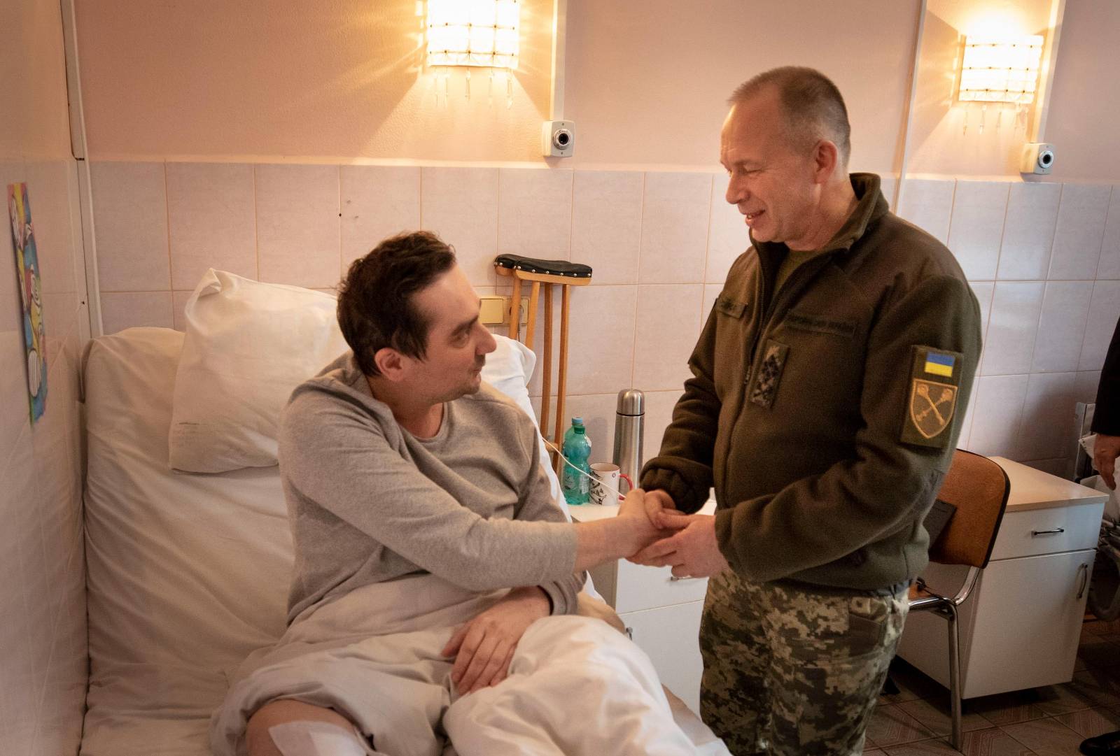 Сирський показав фото з лікарні і розбурхав мережу: що сталося